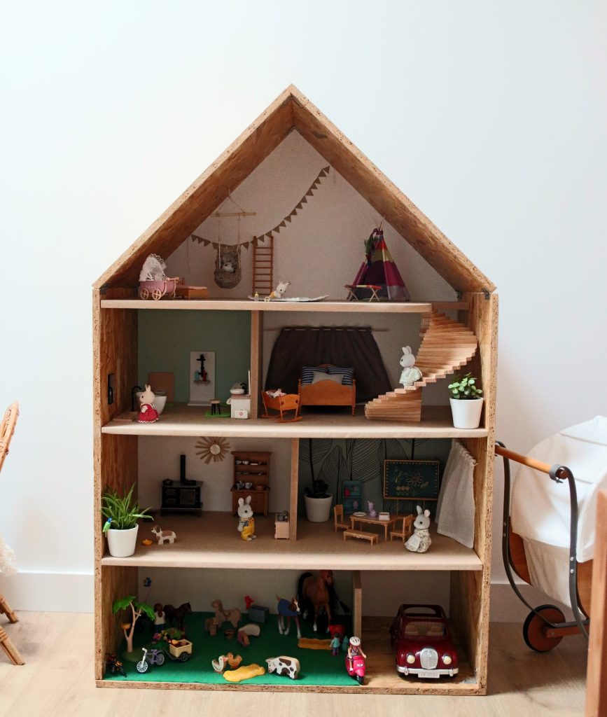 DIY fabriquer une maison de poupées en bois