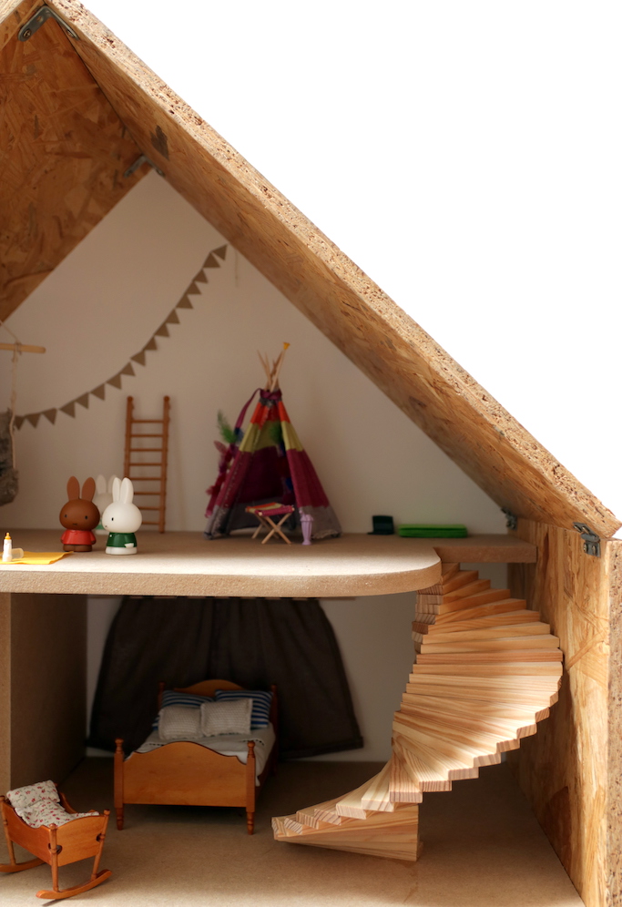 DIY fabriquer une maison de poupée en bois