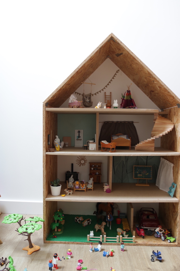 DIY fabriquer une maison de poupée en bois