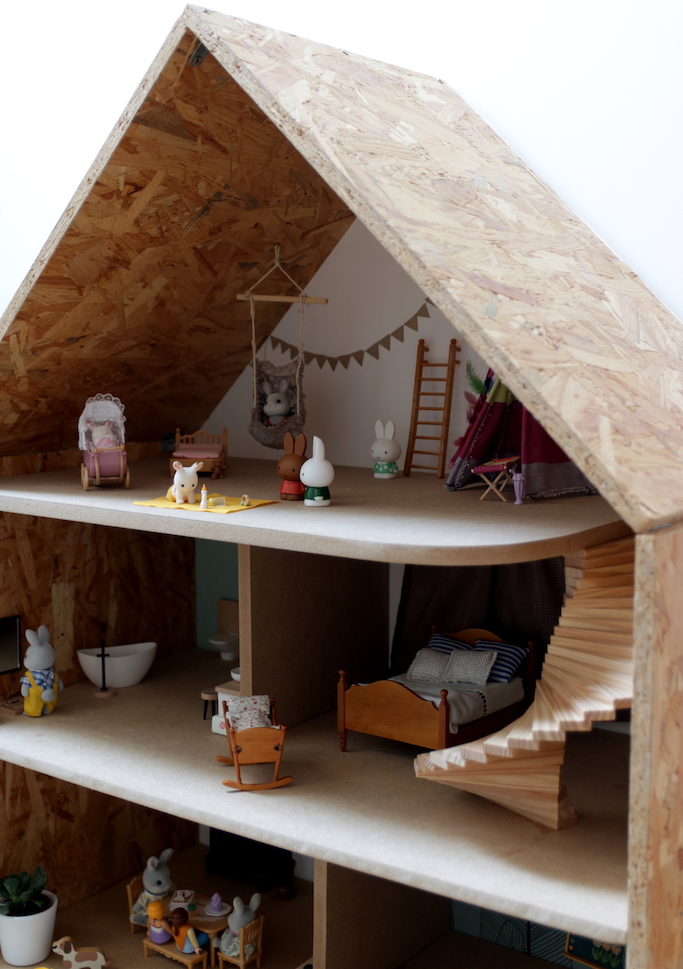 Maison de poupée - ferme en bois