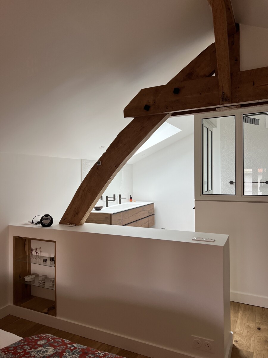 grande suite parentale bois et blanc moderne