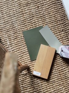 planche ambiance salon vert bois